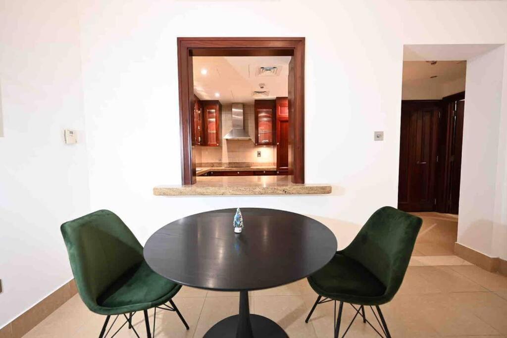 Brand New Furniture . Close To Dubai Mall. Eksteriør billede