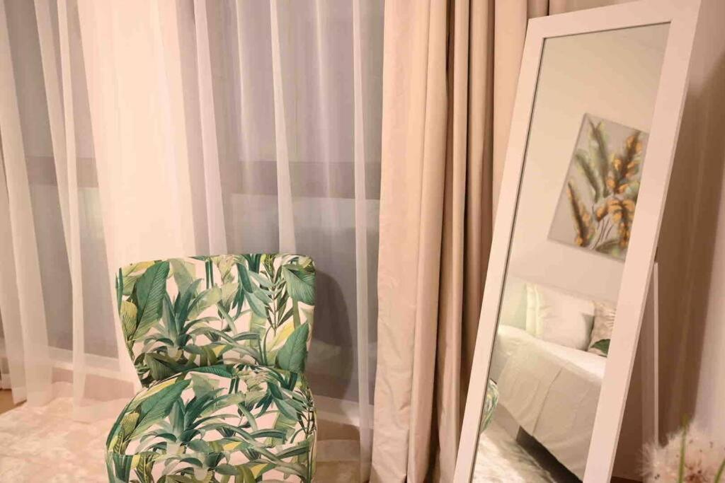 Brand New Furniture . Close To Dubai Mall. Eksteriør billede