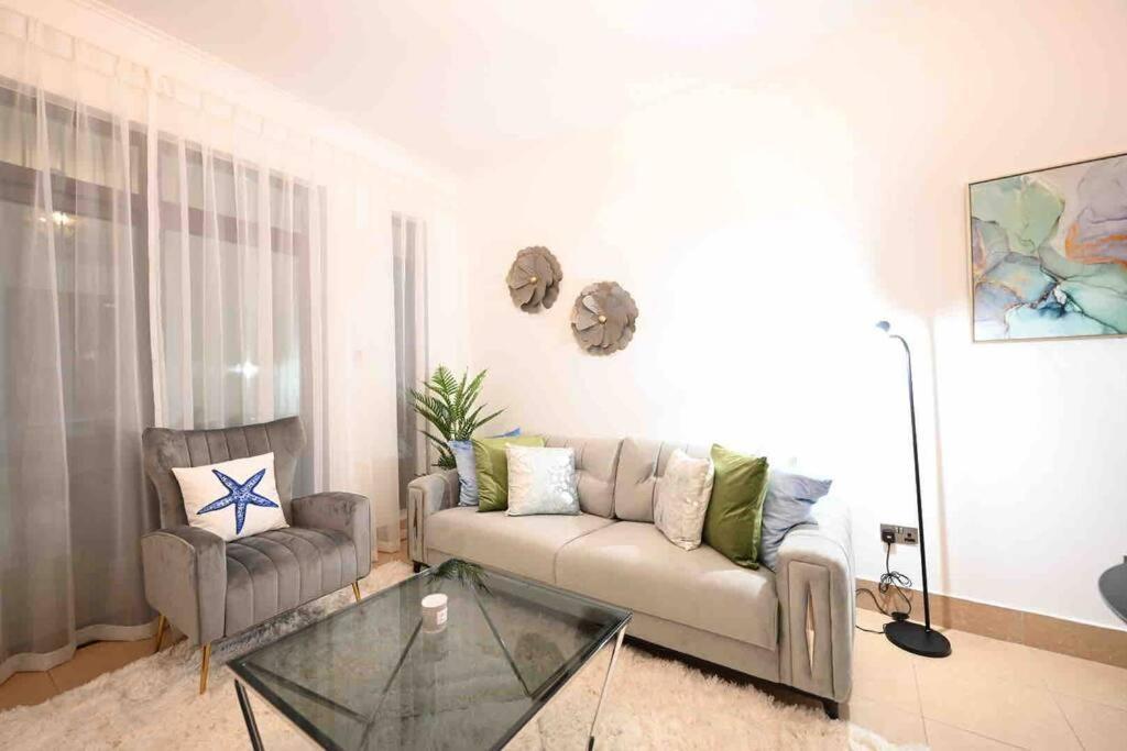 Brand New Furniture . Close To Dubai Mall. Eksteriør billede