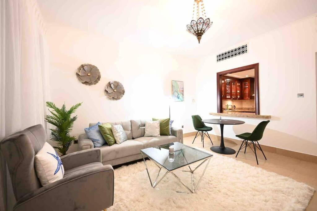 Brand New Furniture . Close To Dubai Mall. Eksteriør billede